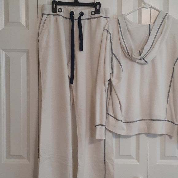 Matching top and bottom - Picture 3 of 4